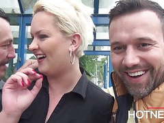 RefleXXX presents: Hausfrau in der oeffentlichen bushaltestelle gefickt